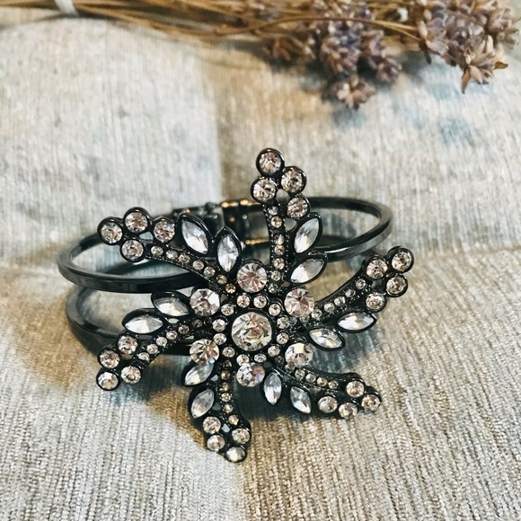 NWOT BR GUNMETAl BEJEWELLED BRACELET - Picture 5 of 11